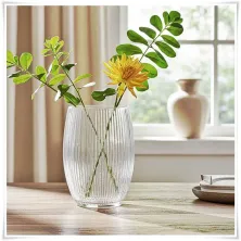 wazon-szklany-ryflowany-lampion-lyra-h-20-cm-d-12-cm.webp